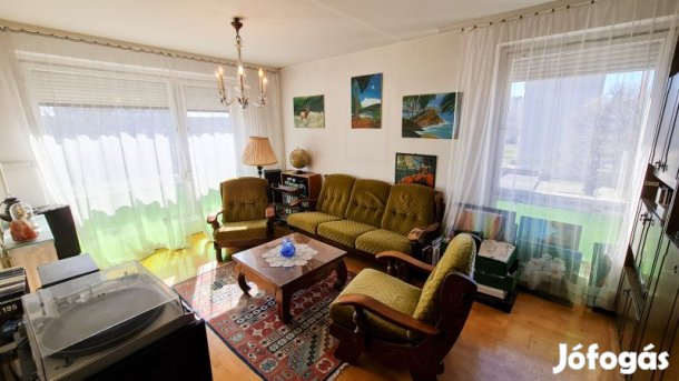 4 szobás napfényes lakás eladó Egyetemvárosban - felújítandó