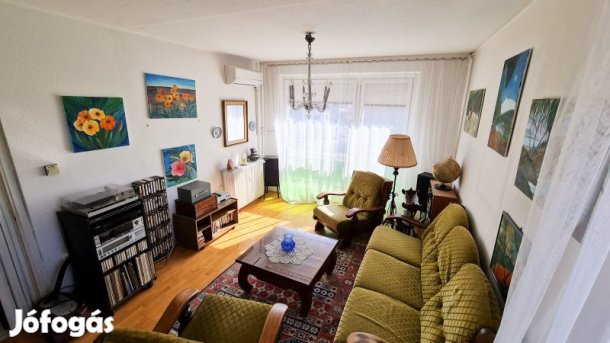 4 szobás napfényes lakás eladó Egyetemvárosban - felújítandó