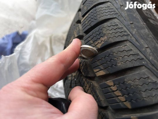 4db 185/65 R15 téligumi Peugeot 208 lemezfelnivel együtt eladó