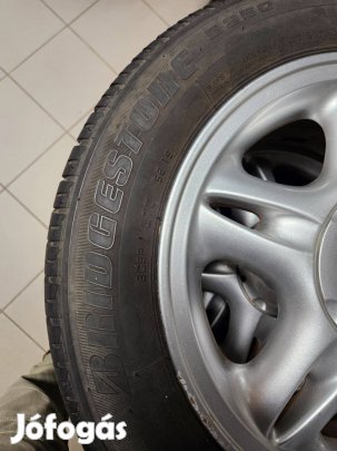 4db Renault techrun alufelni és 1db gyári Renault acélfelni gumikkal