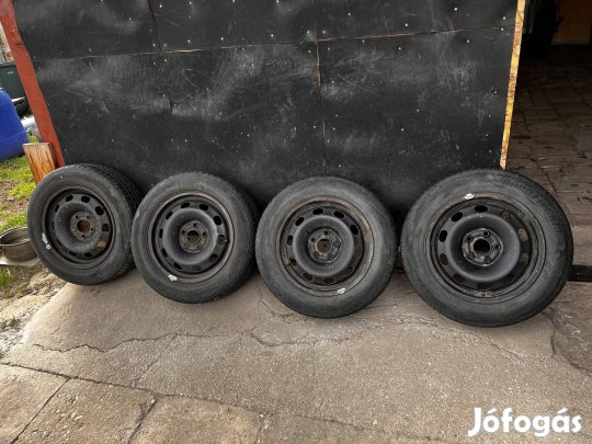 4db Skoda Fabiahoz használt felni gumival