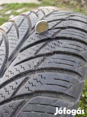 4db Uniroyal 235/65/17 négyévszakos gumiabroncs