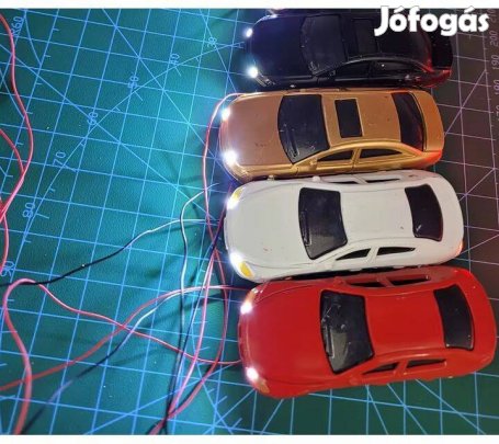4db Világító Modell Autó (LED-es!) - 1:95 / H0 HO (_)