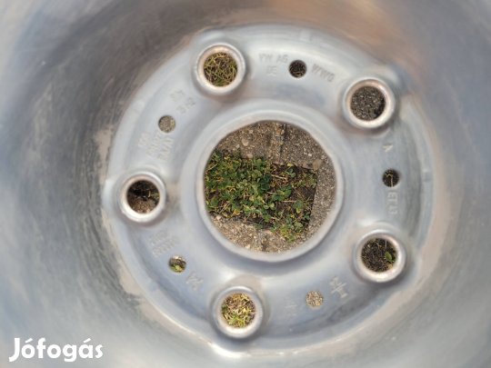 4db Volkswagen acélfelni eladó R15