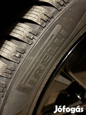 4db alig használt téli gumi Pirelli 235/50R20