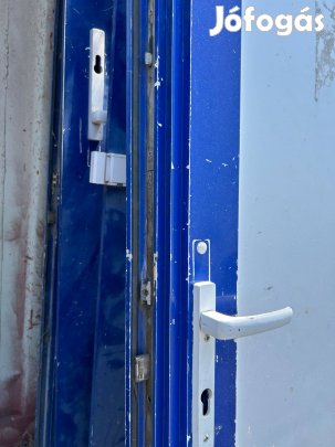 4db műanyag műhely bejárati ajtó eladó