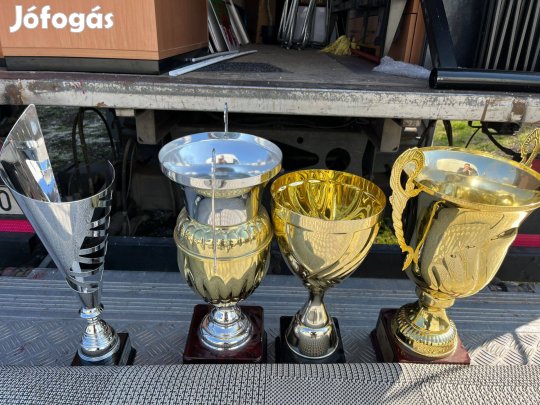 4db nagyméretű kupa serleg díj egyben eladó