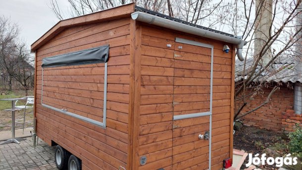 4x2 m kéttengelyes Napelemes büfékocsi eladó