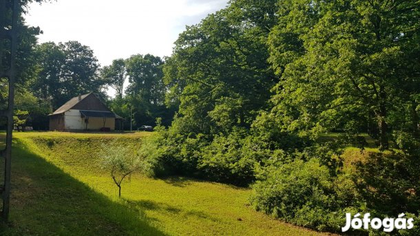 50-100 éves tölgyfás 80.000 m2