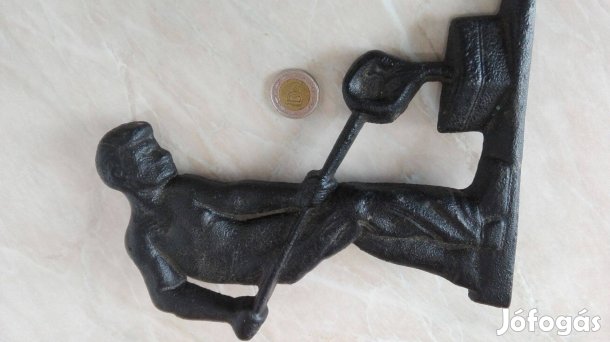 50-es évekből feketére festve Régi bronz Öntész fali szobor