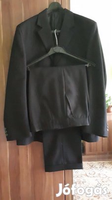 52-es fekete öltöny nagyon kedvező áron