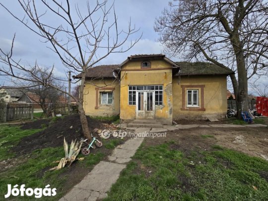 52 nm-es ház eladó Kaba