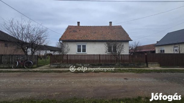 53 nm-es ház eladó Földes