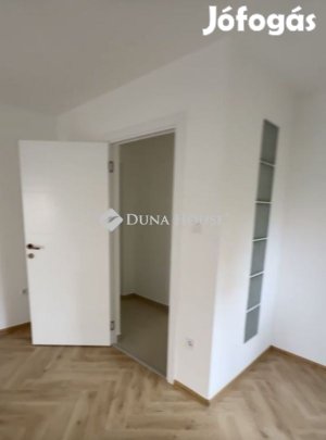 53 nm-es lakás kiadó Pécs
