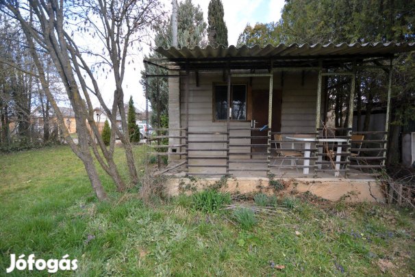 544 m2-es kiskert 16 m2-es kisházzal Szombathely-Parkerdő