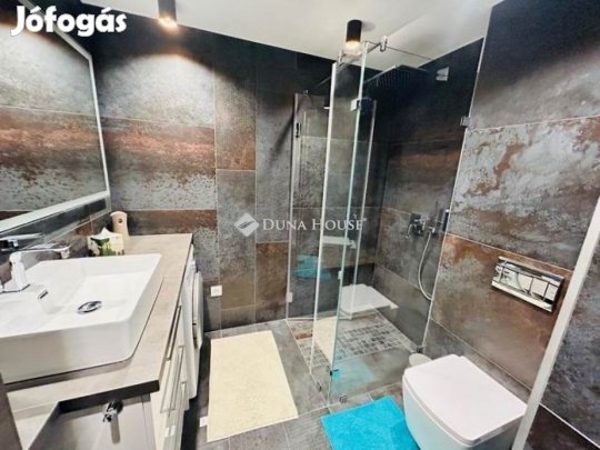 54 nm-es lakás eladó Alsóörs