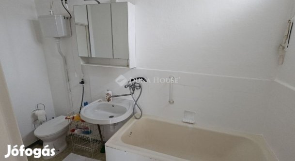 54 nm-es lakás eladó Pécs
