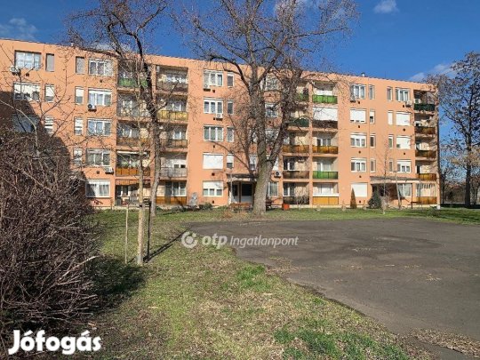 54 nm-es lakás eladó Szolnok