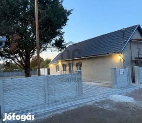 55 nm-es ház eladó Abony
