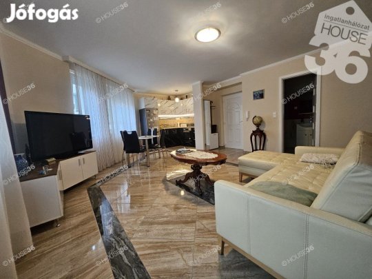 56 nm-es iroda eladó Kecskemét