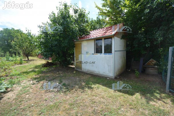 570 m2-es kiskert Szombathely-Parkerdő