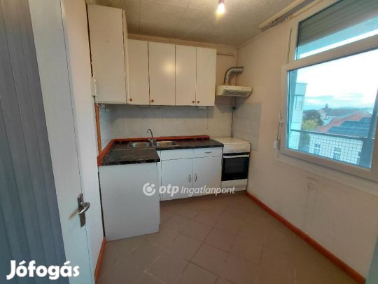 58 nm-es lakás eladó Hatvan