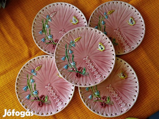 5 db. mesés Schütz Cilli, szélein áttört antik majolika tányér