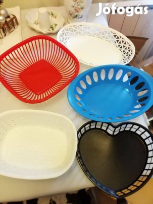 5 db. retró kenyérkosár, műanyag tároló, tartó, csomag, egyben 1500 Ft