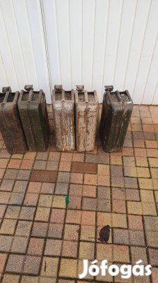 5 db fém 20 literes üzemanyag kanna