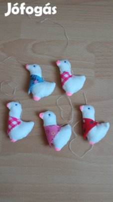 5 db kb 5 cm liba dekoráció együtt 700 Ft