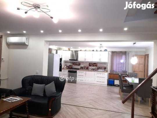 5 szobás, kétszintes ház eladó, Sándorfalva