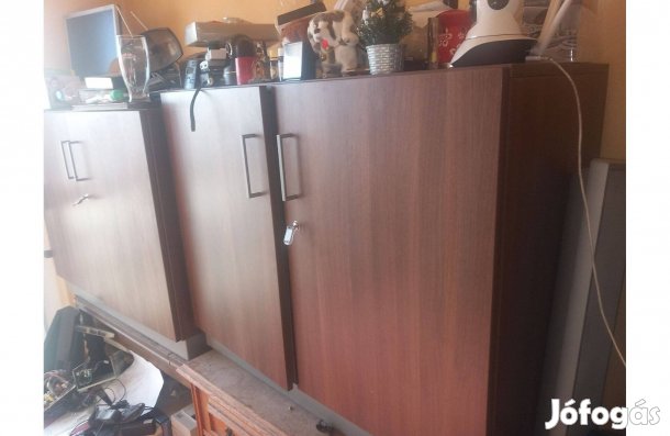 5db Zárható kétajtós polcos szekrény eladó! 4barna, 1 fehér