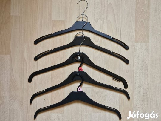 5db műanyag vállfa fogas