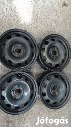 5x114,3 lyukosztású Dacia Duster használt 16 colos acél felni garnitúr