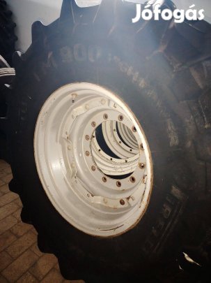 600/70 R28 Pirelli szerelt kerék, Ferguson felni