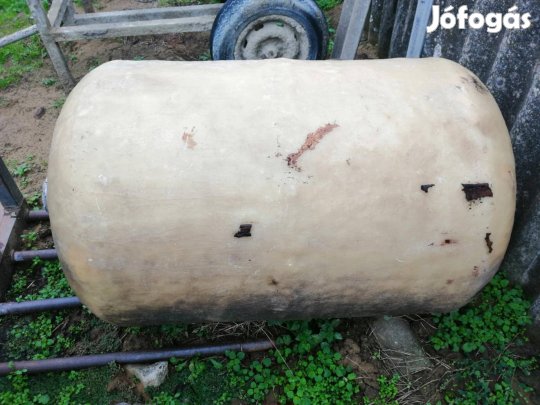600 literes üvegszálas tartály eladó