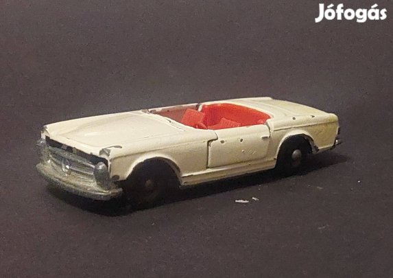 60 éves Matchbox Mercedes 230 SL 27-es számú autó kocsi
