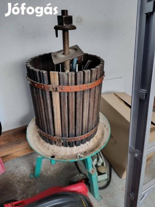 60 literes szőlőprés szőlődarálóval