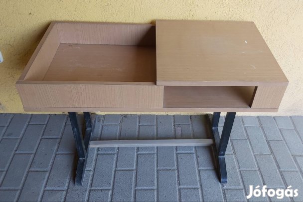 60x90x45 cm-es használt állapotú fa virágtartó / asztal 