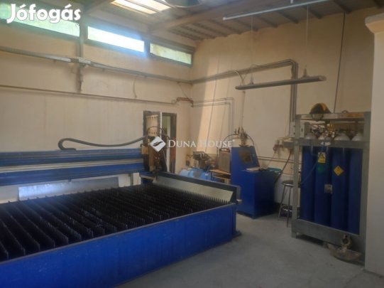 613 nm-es műhely eladó Pécs
