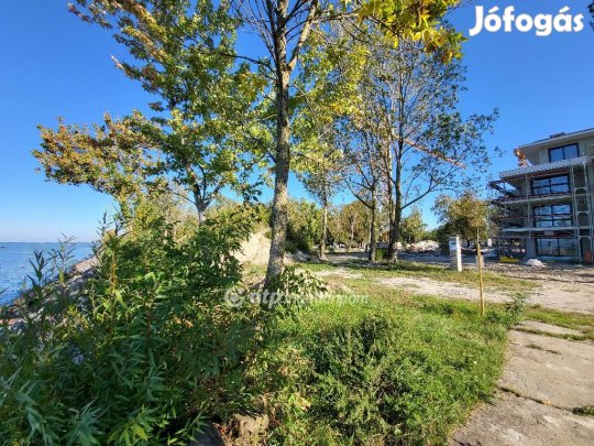 61 nm-es lakás eladó Balatonszemes