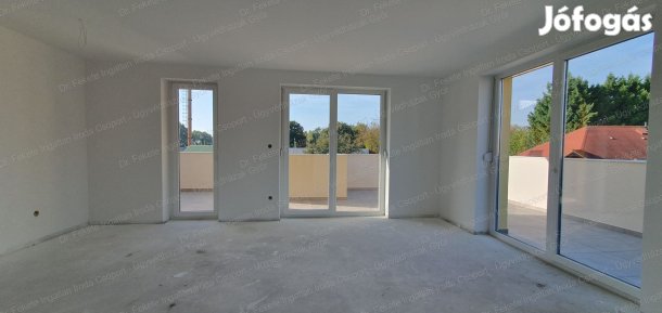 62,39 nm-es teraszos, exkluzív ingatlan Komáromban