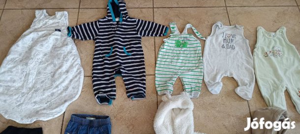 62/68-as 20 db-os kisfiú ruhacsomag eladó!