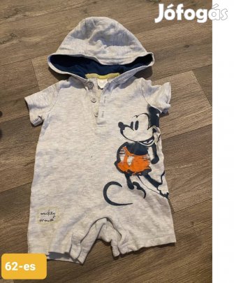 62-es Mickey egeres napozó
