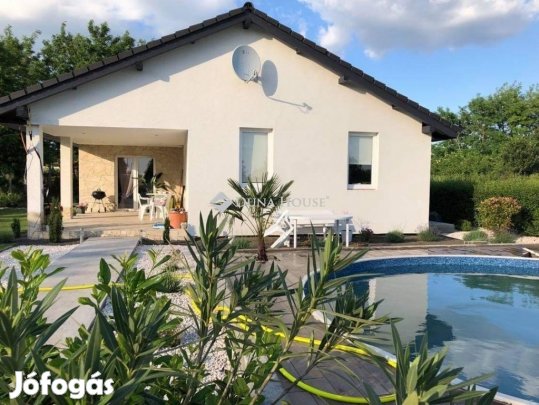 64 nm-es ház eladó Albertirsa