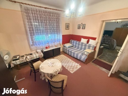 64 nm-es ház eladó Tiszakécske