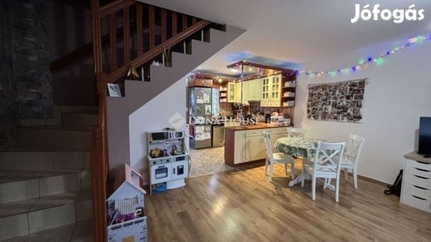 65 nm-es ház eladó Üllő