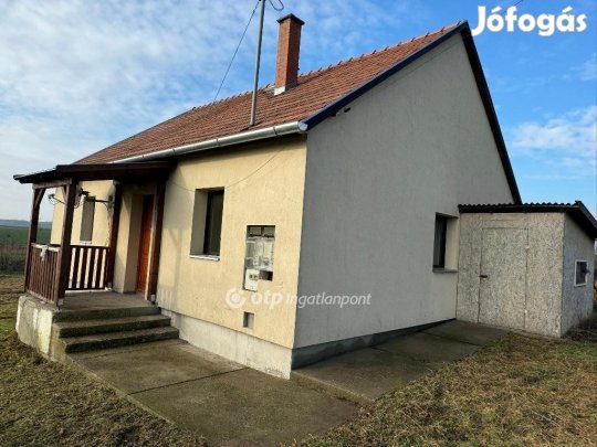 66 nm-es ház eladó Tiszaszőlős