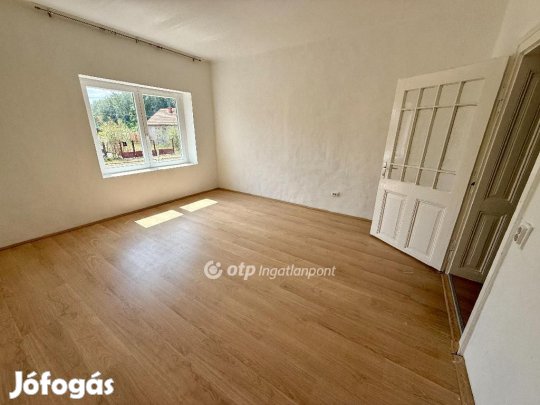 66 nm-es ház eladó Újszilvás