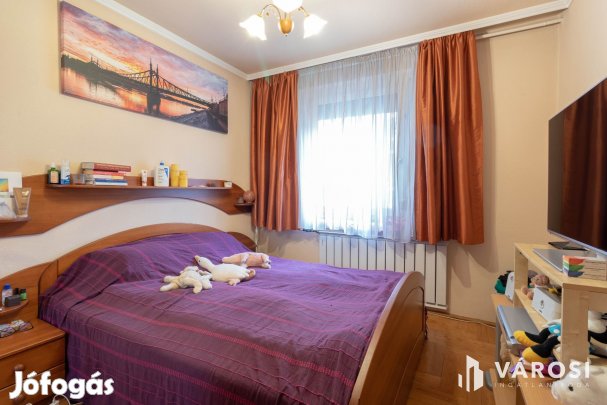 67 m2-es, 3 szobás, étkezős, erkélyes, jó állapotú lakás